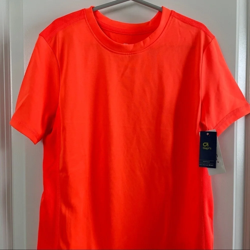 Gap Kids Boys Dry Wicking Tee Size S